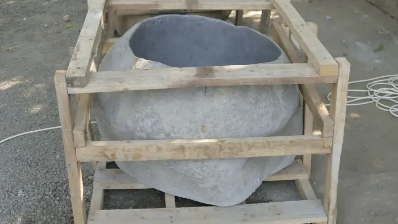 Product image 1 of the product “Basin from Riverstone, Natural surface, polished inside. Length 73 cm, Width 65 cm, Height 45 cm, Depth 32 cm. ”